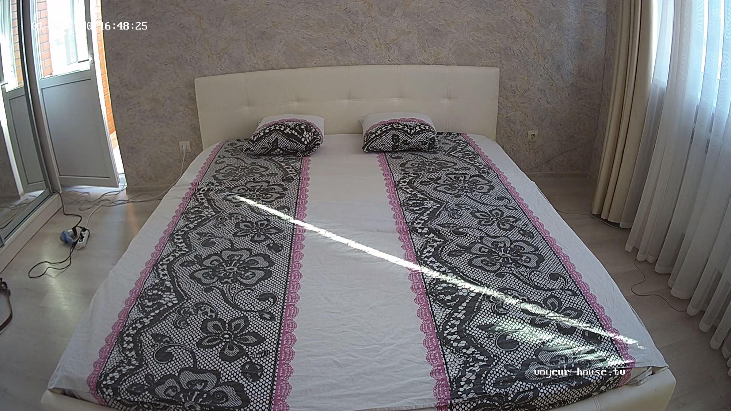 Voyeur house leonie & barney threesome