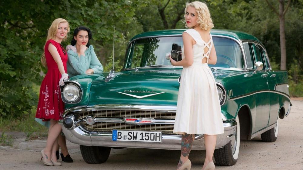 311141-women-dress-hair-car-cars_and_girls-event-prom-old_car-calssical-red-blue-white-blonde-brunette-chevrolet_model_57-vintage-road.jpg